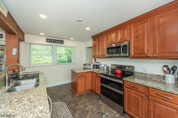 11 Hunters Ln, Sparta Twp., NJ 07871