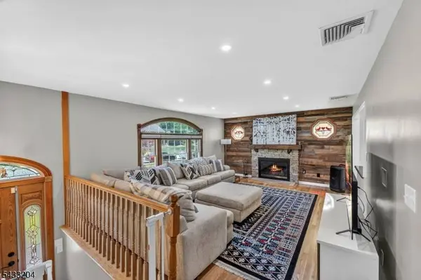 34 Sweetman Ln, West Milford Twp., NJ 07480