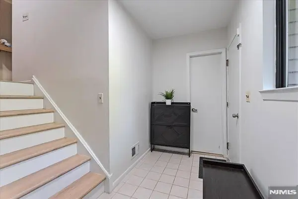 31 Lockley CT, Wayne, NJ 07470