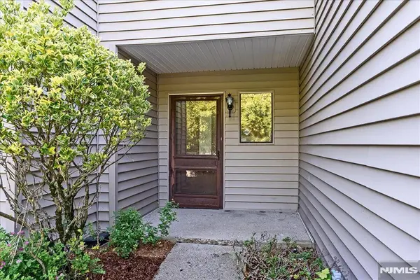 31 Lockley CT, Wayne, NJ 07470