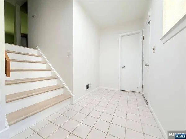 31 Lockley CT, Wayne, NJ 07470