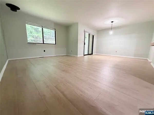 31 Lockley CT, Wayne, NJ 07470
