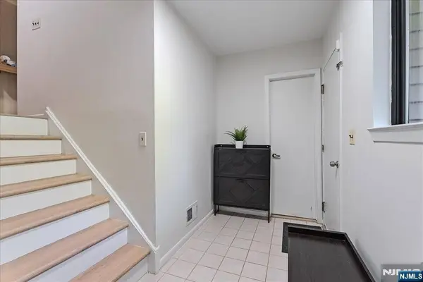 31 Lockley CT, Wayne, NJ 07470