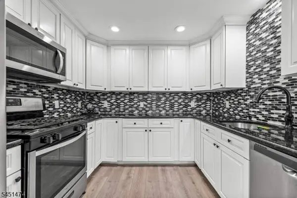 20 Shawnee Rd, Hopatcong Boro, NJ 07843