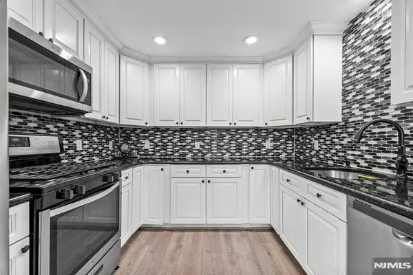 20 Shawnee RD, Hopatcong, NJ 07843