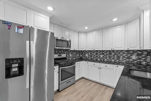 20 Shawnee RD, Hopatcong, NJ 07843