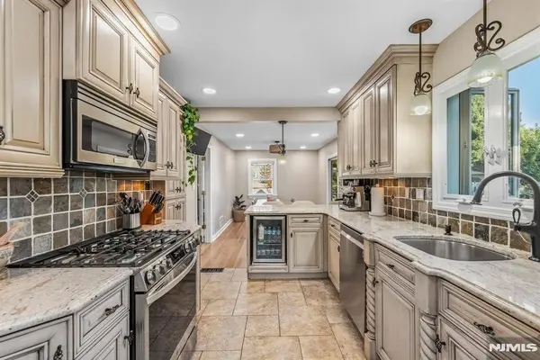 32 New ST, Wayne, NJ 07470