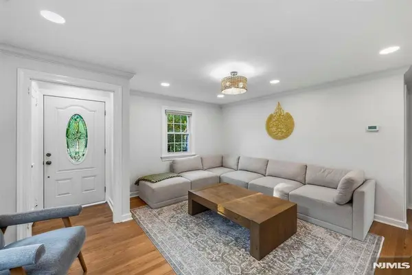32 New ST, Wayne, NJ 07470