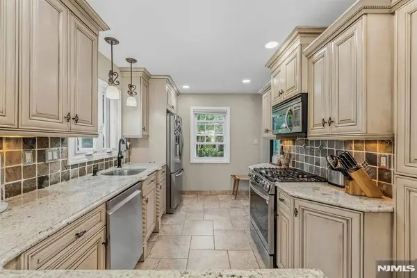 32 New ST, Wayne, NJ 07470