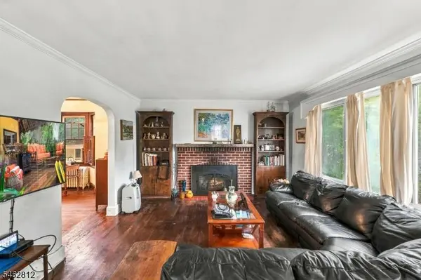 19 W Bayview Ave, Englewood Cliffs Boro, NJ 07632