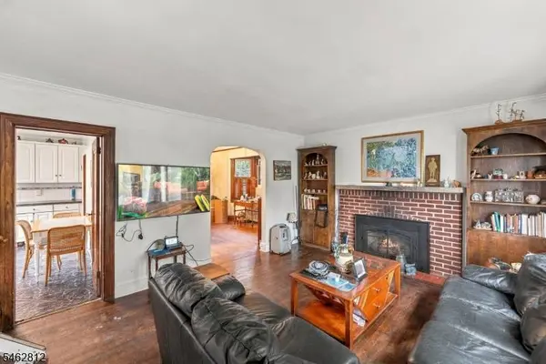 19 W Bayview Ave, Englewood Cliffs Boro, NJ 07632