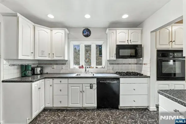 19 Bayview AVE, Englewood Cliffs, NJ 07632