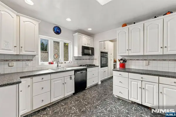 19 Bayview AVE, Englewood Cliffs, NJ 07632