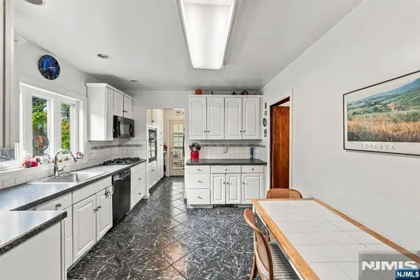 19 Bayview AVE, Englewood Cliffs, NJ 07632