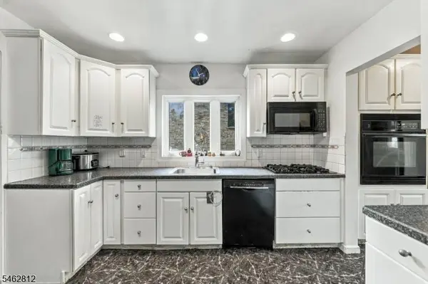 19 W Bayview Ave, Englewood Cliffs Boro, NJ 07632