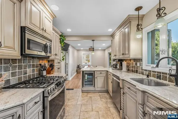 32 New ST, Wayne, NJ 07470