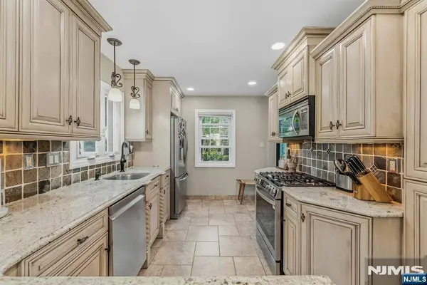 32 New ST, Wayne, NJ 07470