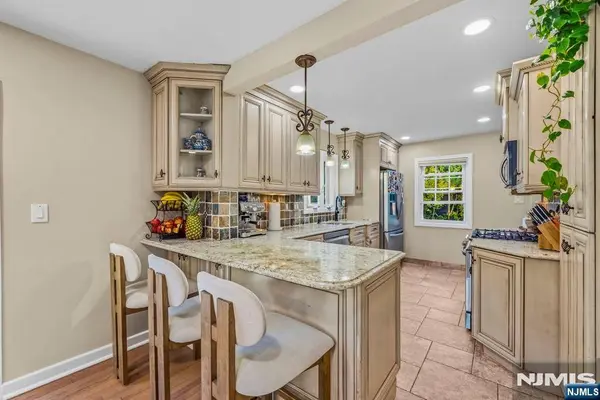 32 New ST, Wayne, NJ 07470