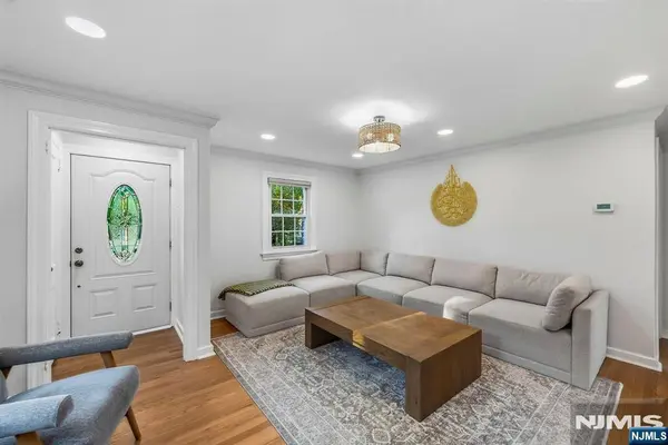 32 New ST, Wayne, NJ 07470