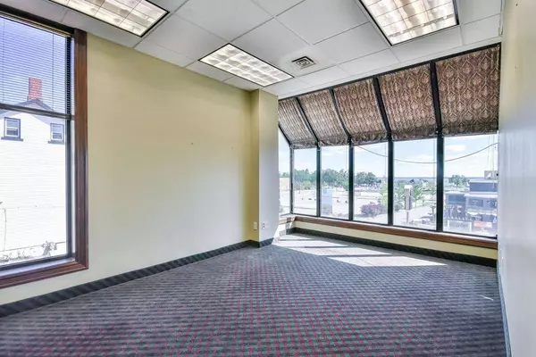 19 Front ST N #202, Orillia, ON L3V 4R6