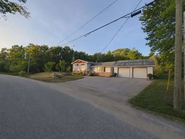1034 Buckeye RD, Muskoka Lakes, ON P0C 1H0