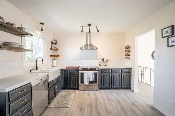 34 Champlain CRES, Oro-medonte, ON L0K 1E0