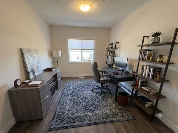 170 Daffodil CT, Gravenhurst, ON P1P 0B8