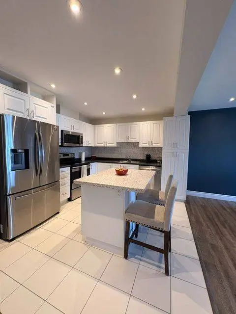 170 Daffodil CT, Gravenhurst, ON P1P 0B8