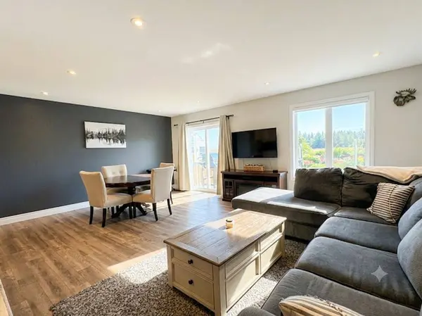170 Daffodil CT, Gravenhurst, ON P1P 0B8