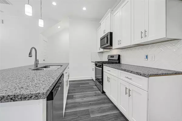 5003 Yesenia Palm ST, Houston, TX 77021