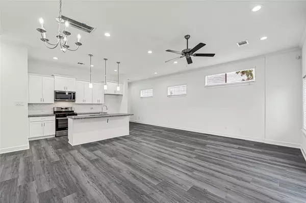 5003 Yesenia Palm ST, Houston, TX 77021