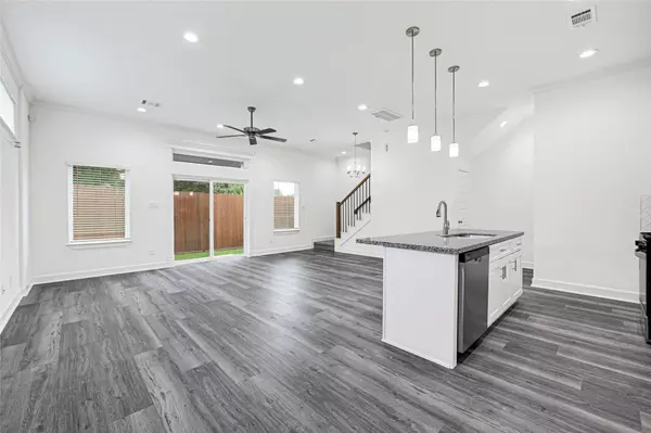 5003 Yesenia Palm ST, Houston, TX 77021