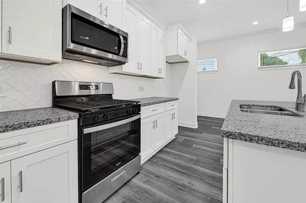 5003 Yesenia Palm ST, Houston, TX 77021