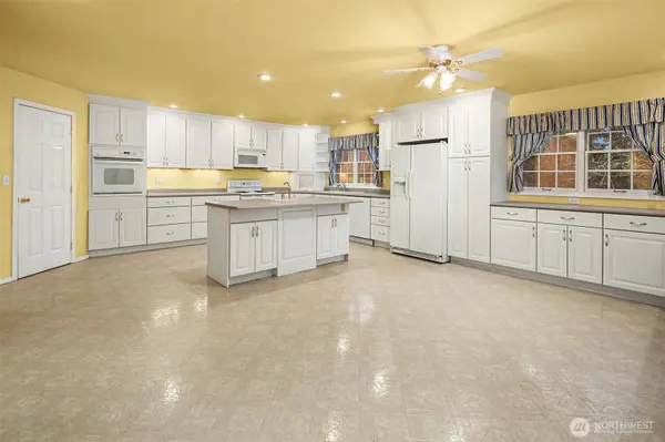 28033 194th PL SE, Kent, WA 98042