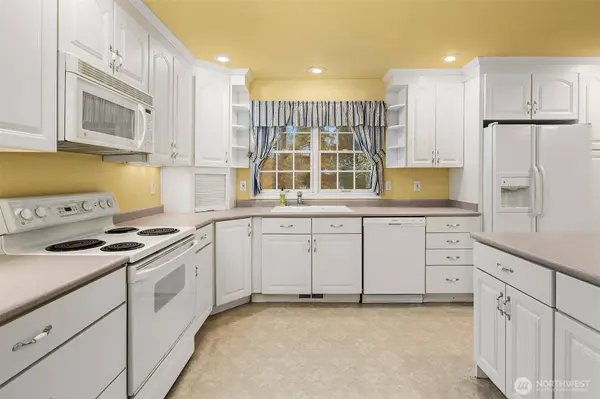 28033 194th PL SE, Kent, WA 98042