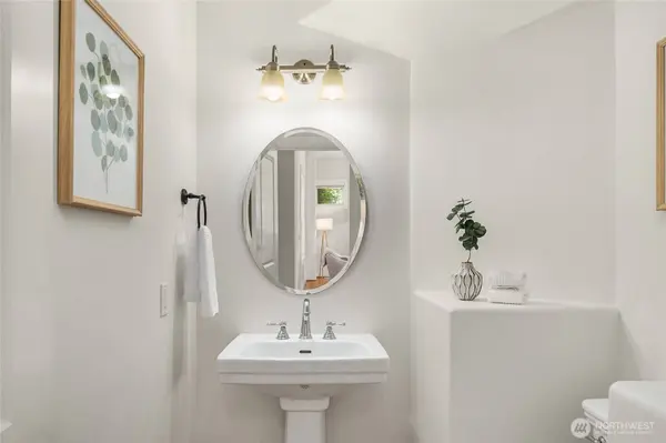 2455 30th AVE NE, Issaquah, WA 98029