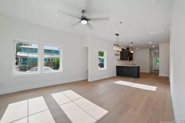 727 Hammond, San Antonio, TX 78210