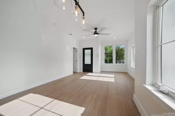 727 Hammond, San Antonio, TX 78210