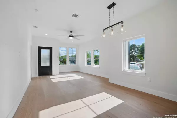 727 Hammond, San Antonio, TX 78210