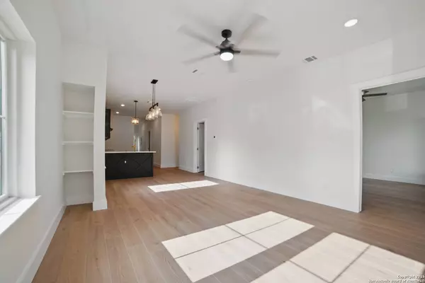 727 Hammond, San Antonio, TX 78210