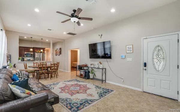 1145 summit UNIT A, San Antonio, TX 78201