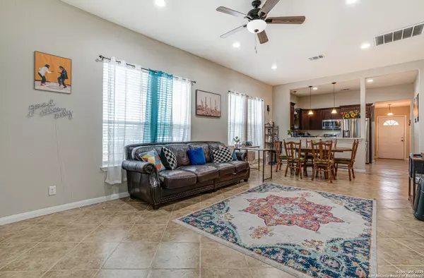 1145 summit UNIT A, San Antonio, TX 78201