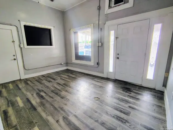 3430 S Flores UNIT 1B, San Antonio, TX 78204