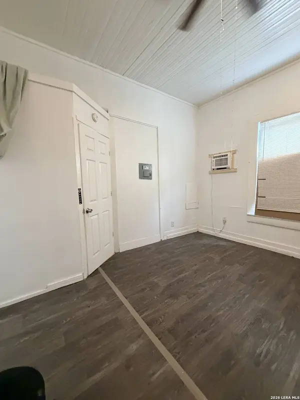 3430 S Flores UNIT 3B, San Antonio, TX 78204