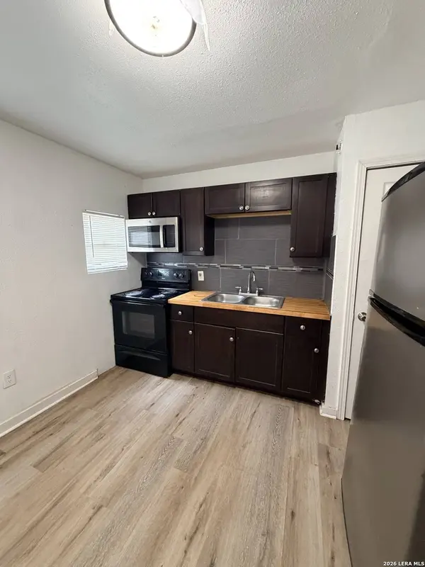 3430 S Flores UNIT 3B, San Antonio, TX 78204