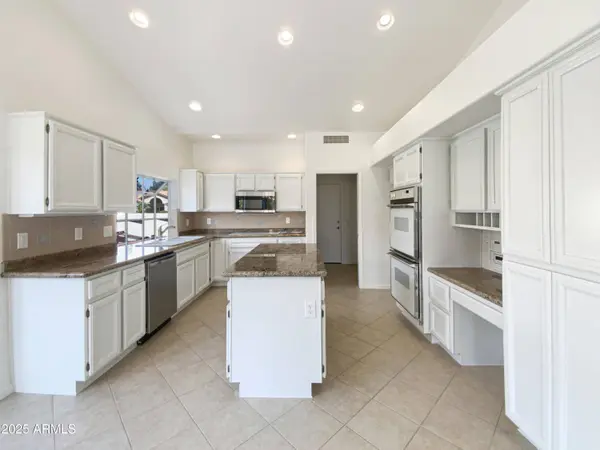 25440 S FLAME TREE Drive, Sun Lakes, AZ 85248