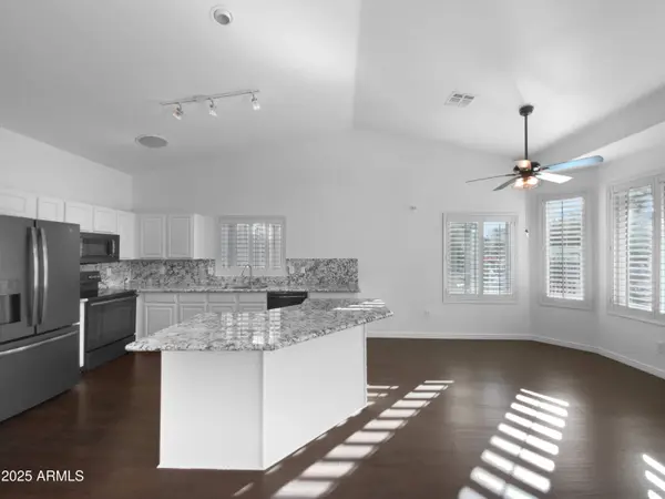 6934 S OAKMONT Drive, Chandler, AZ 85249