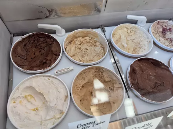Jeni’s Ice Cream Arrives at SanTan Village: A Sweet New Addition to Gilbert