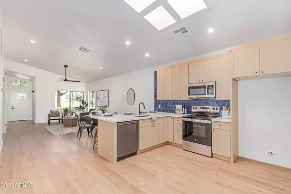 967 E HEARNE Way, Gilbert, AZ 85234