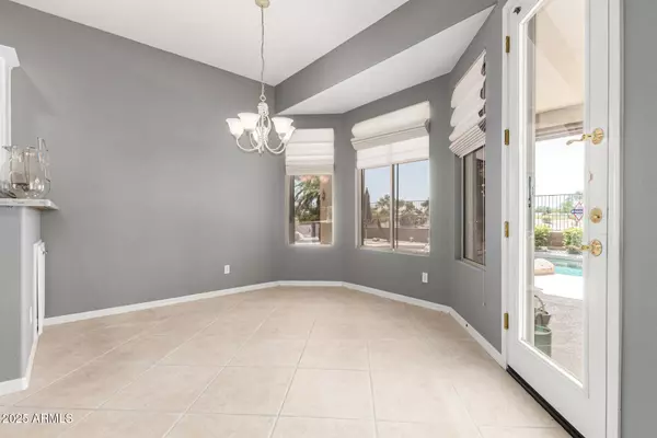 5102 S PEACHWOOD Drive, Gilbert, AZ 85298